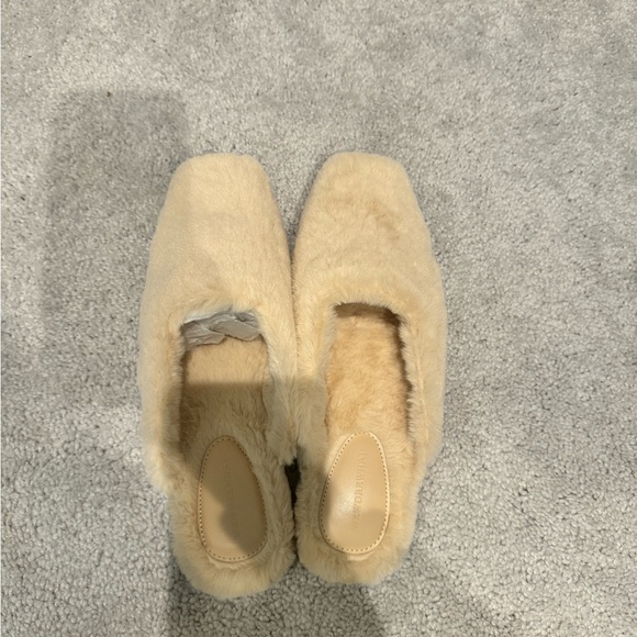 NWT weworewhat faux fur slipper - Picture 3 of 6